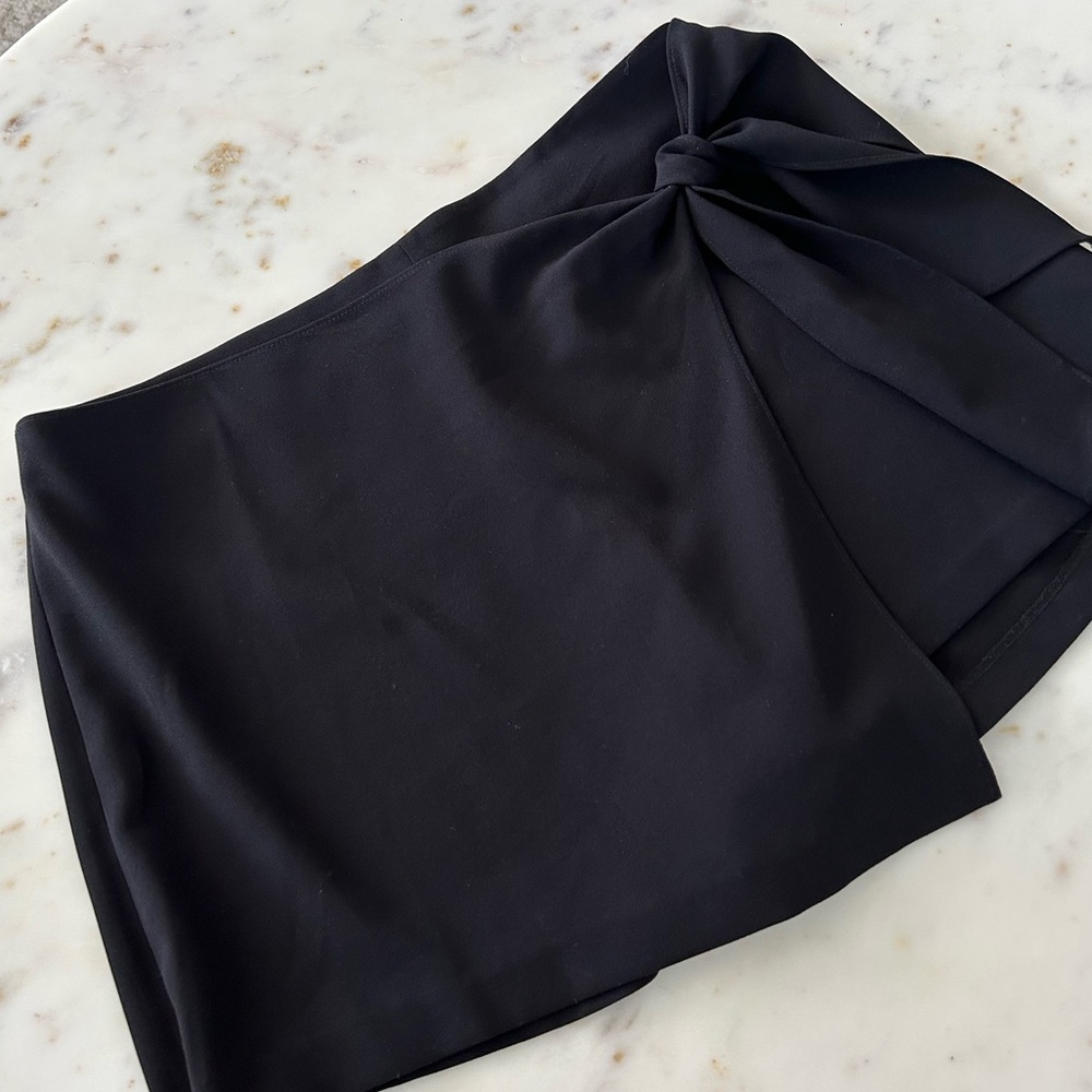 Alice & Olivia Randa tie waste skort | Black | Size 8